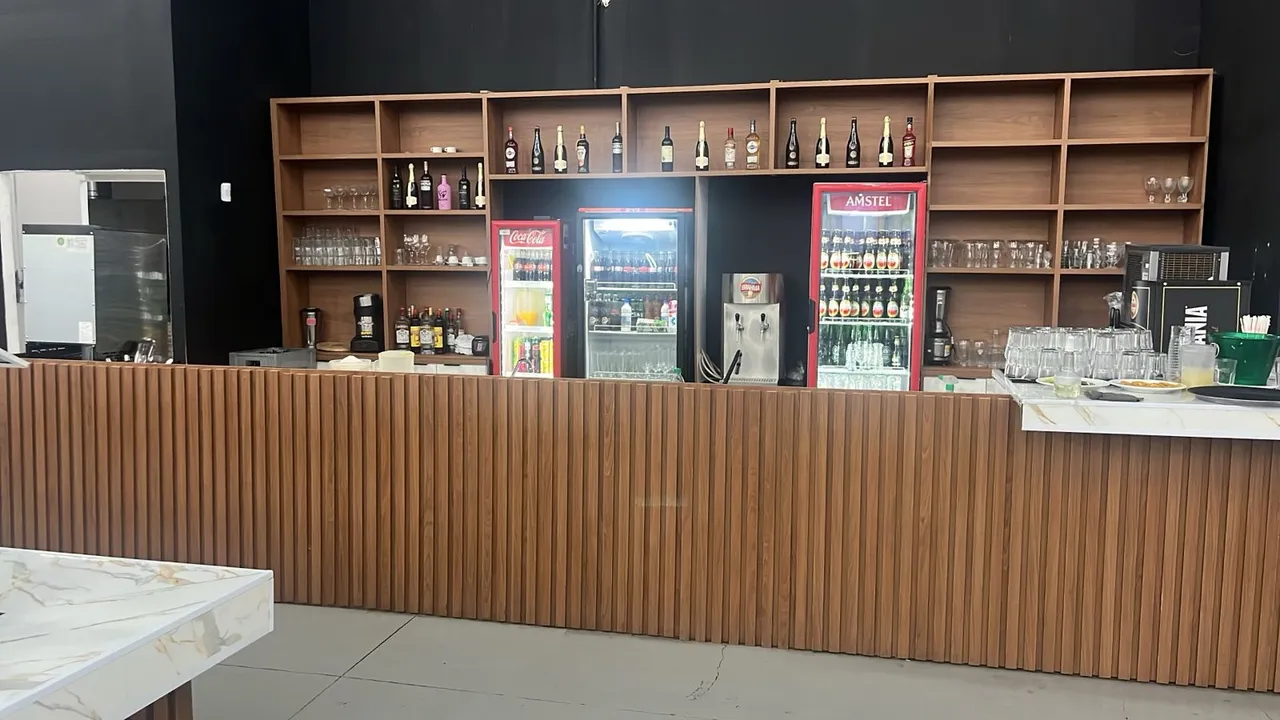 Balcão de Bar/Restaurante em Madeira