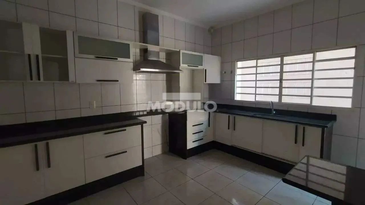 Casa residencial para locação, bairro Jardim Karaiba com 3 quartos - Foto 8