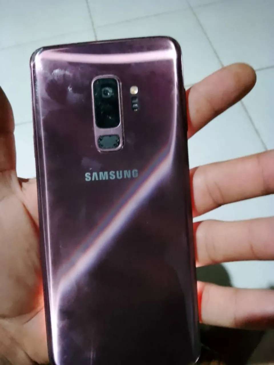 S9 plus novinho só com estas lisstra que não atrapalha em nada