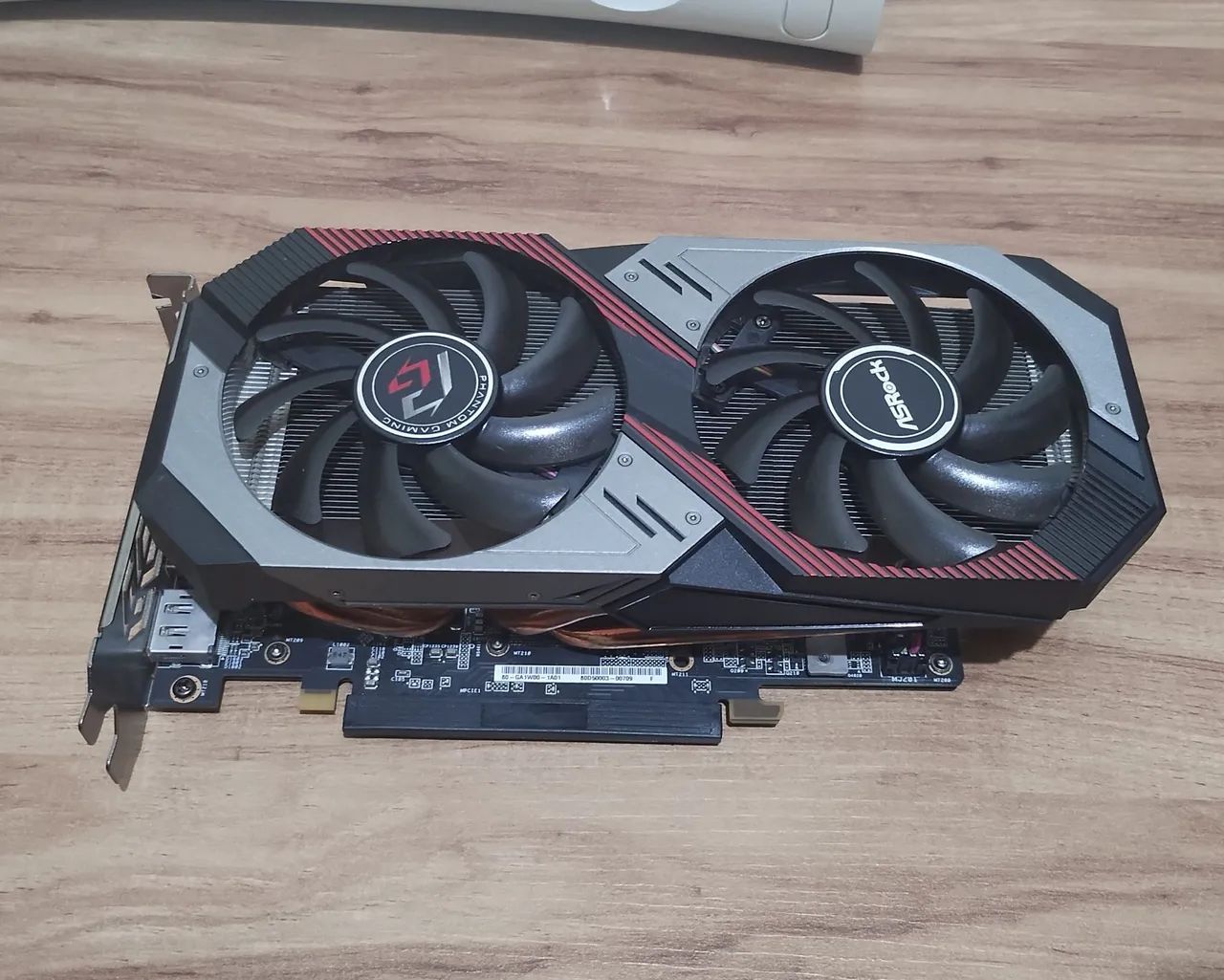 Placa de vídeo ASRock Radeon RX 5600 XT Phantom Gaming D2 6G OC