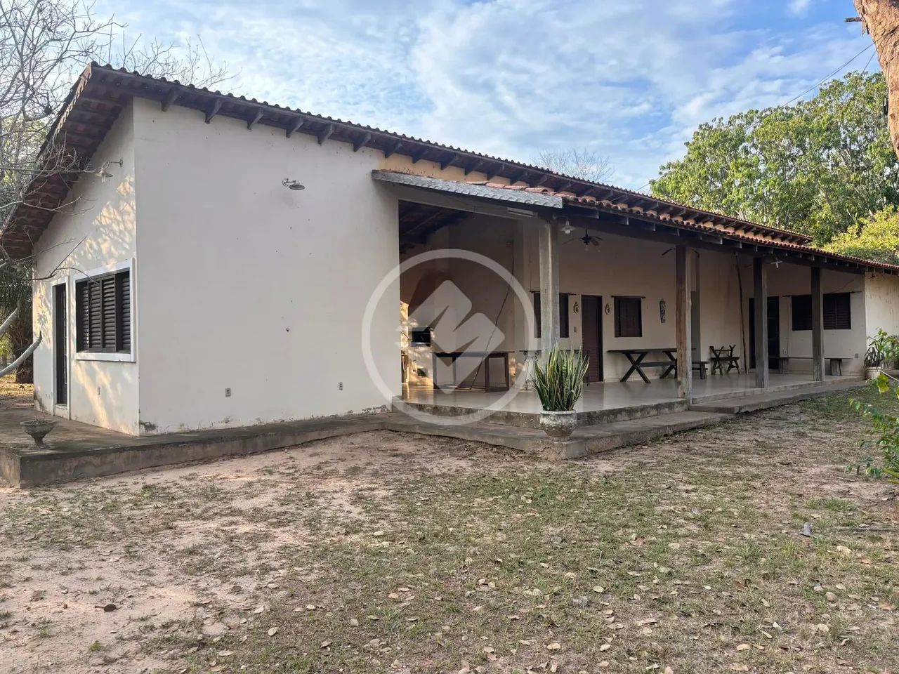 Localização A apenas 10 minutos da rotatória de Santa Rosa, em área tranquila e de fácil a