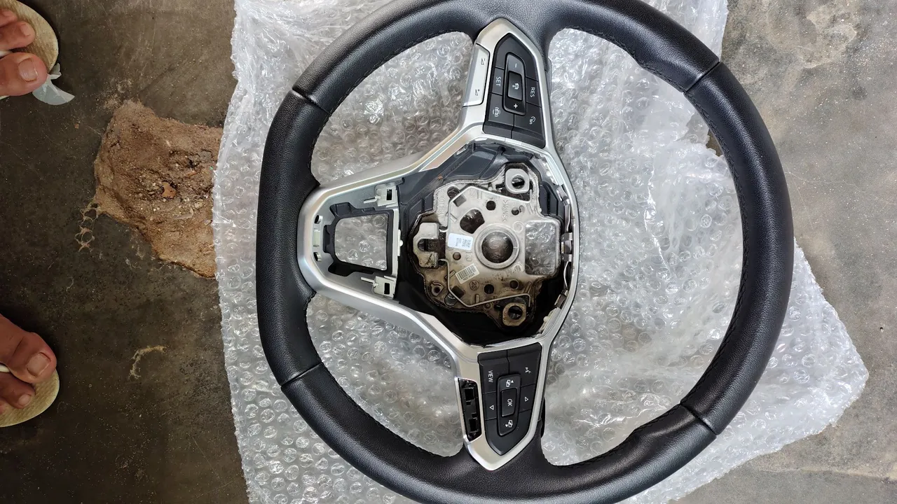 Volante Automotivo do nirvus com Comandos Integrados.