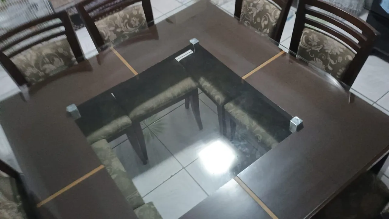 Mesa de Jantar Elegante com 6 Cadeiras