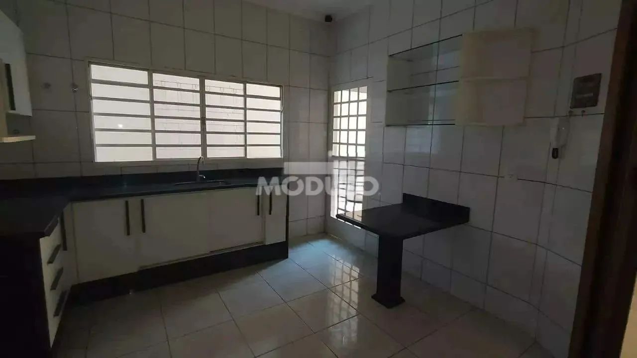 Casa residencial para locação, bairro Jardim Karaiba com 3 quartos - Foto 9