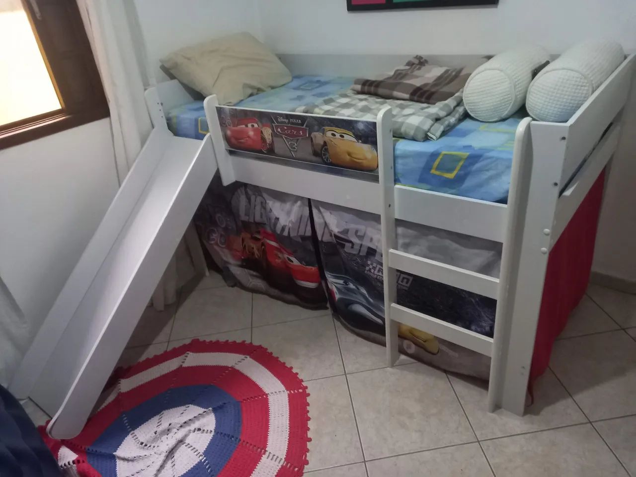 Cama  Infantil com Escorregador Carros 