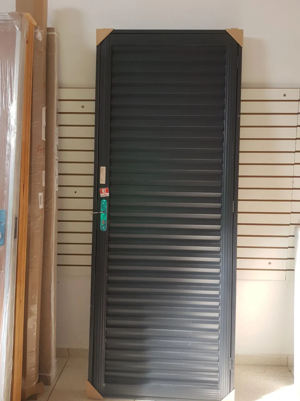 Porta de Aço com Design Moderno