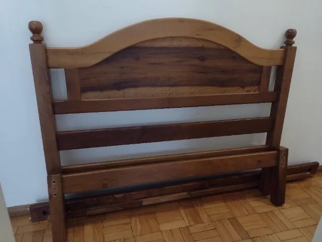 Cama em Embuia maciça, casal padrão, semi nova - Foto 2