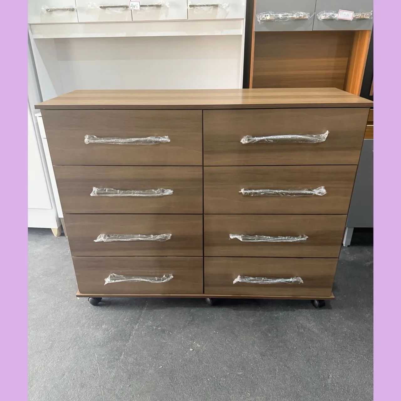 Cômoda  com 8 Gavetas - Design Moderno
