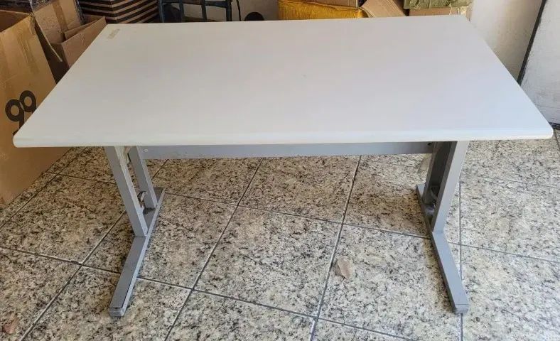 Mesa de escritório coisa boa: Mesa grande reforçada 199,00