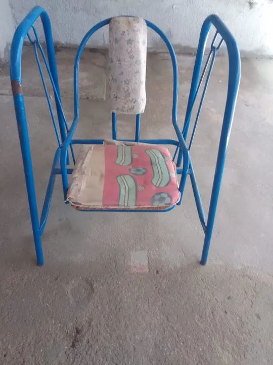 Cadeira de balanço infantil azul
