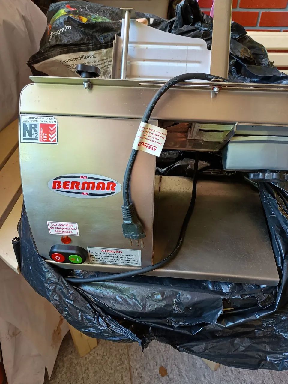 Máquina de Cortar Frios Bermar BM