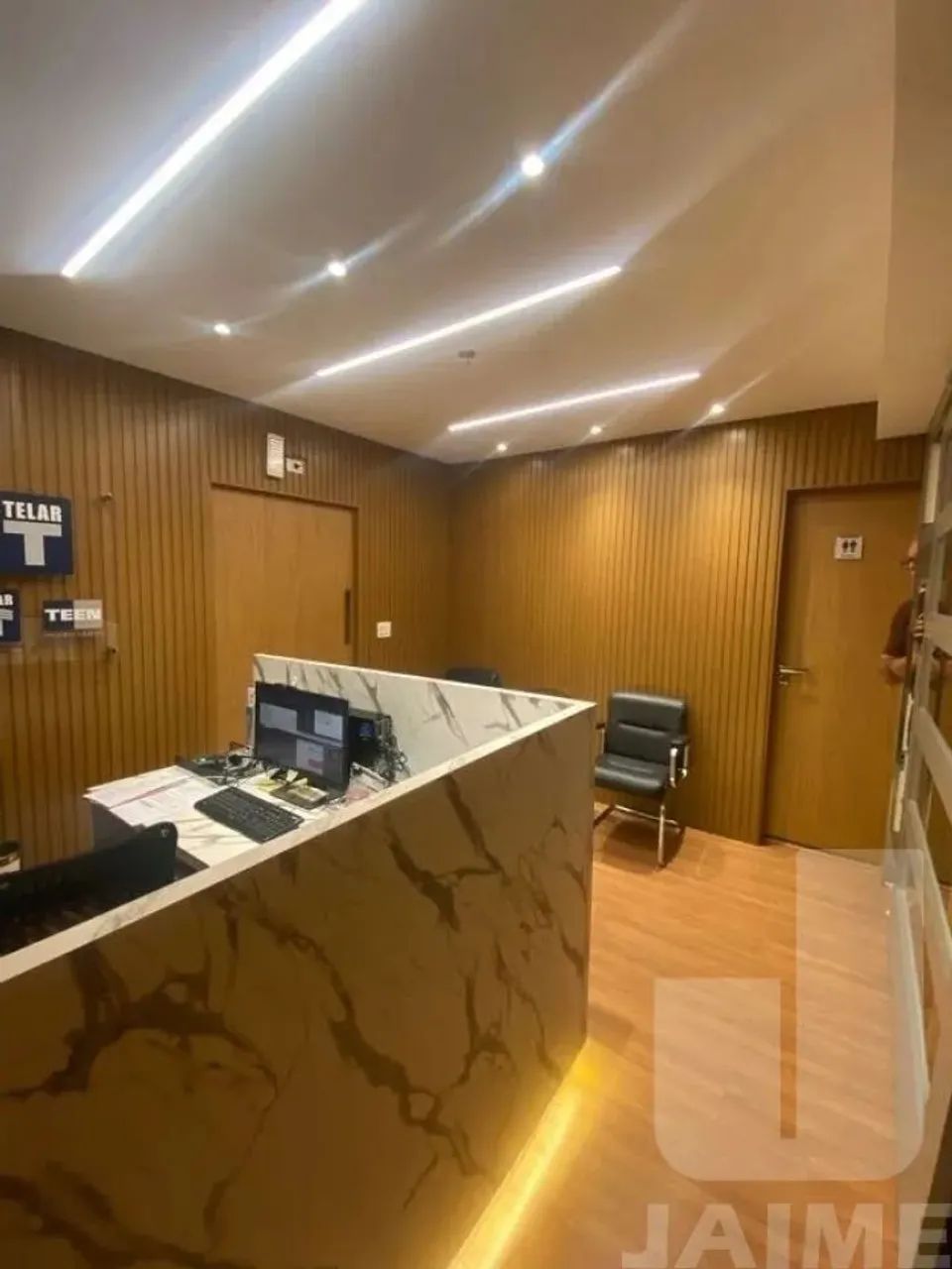 Conjunto comercial com 4 salas e 4 vagas