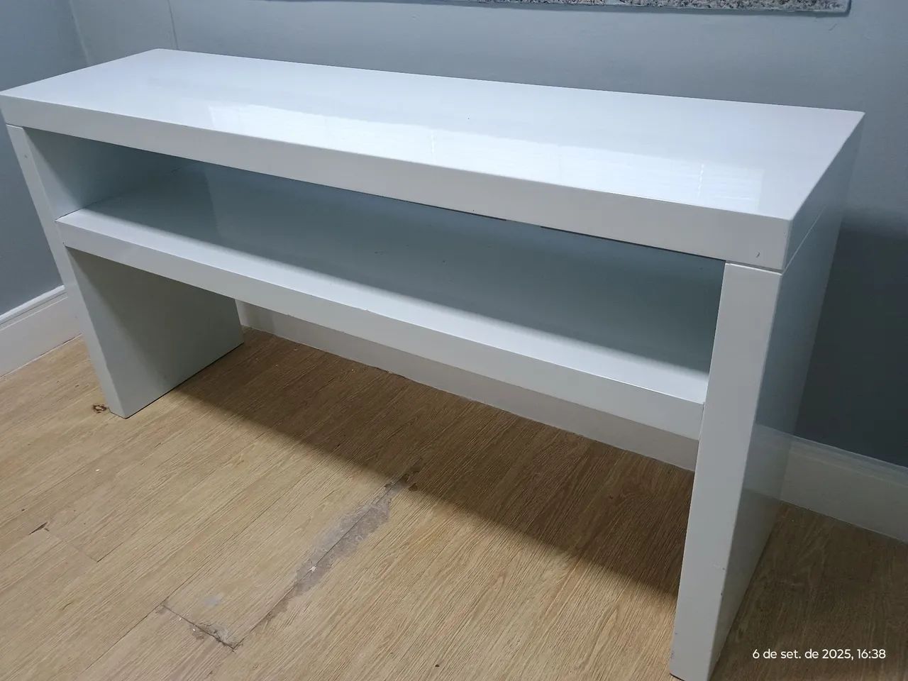 Aparador MDF laquiada.