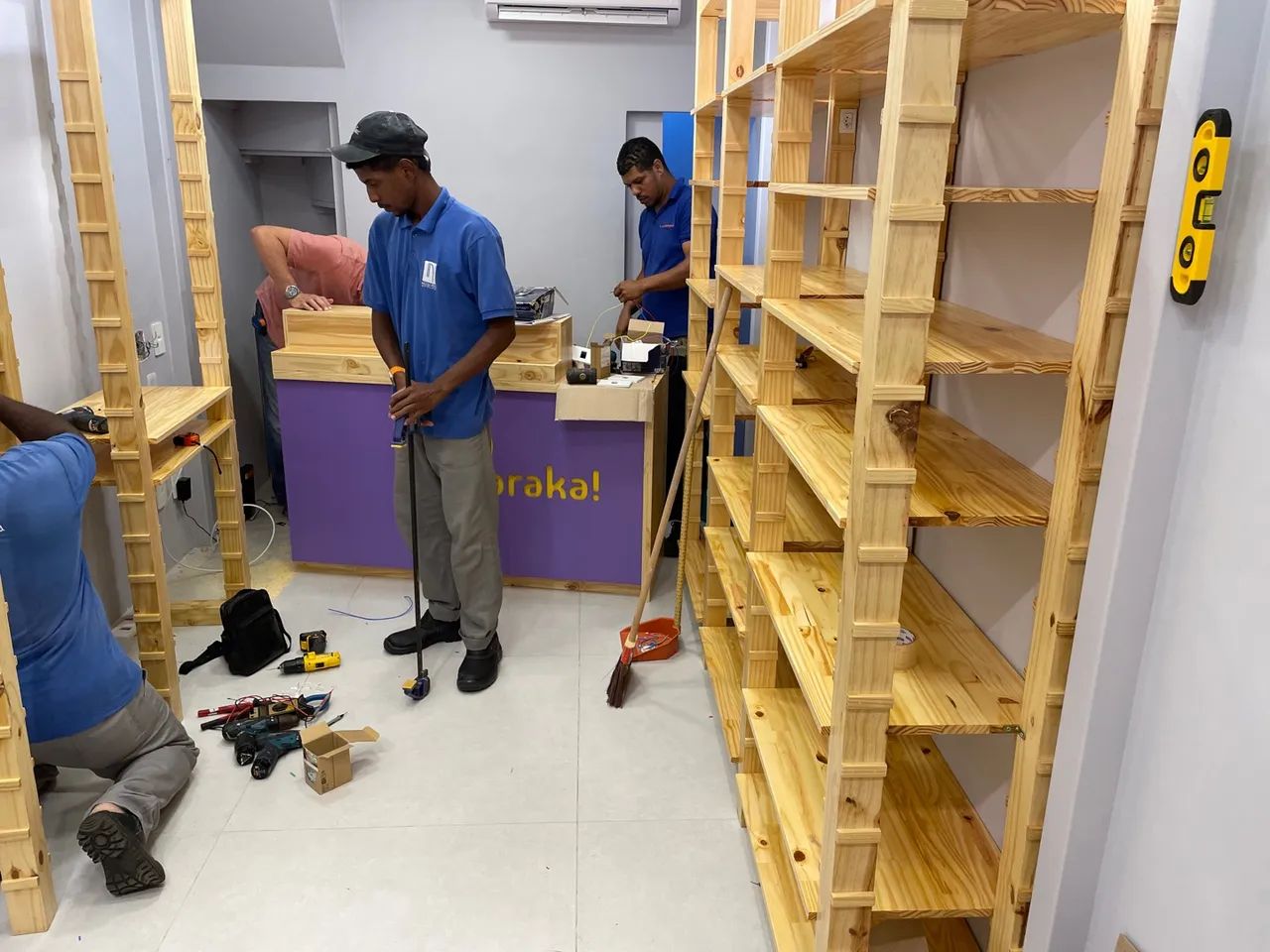 Conjunto de móveis e prateleiras para loja - Foto 5