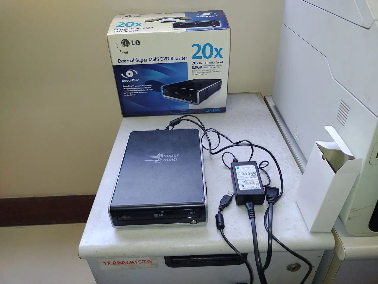 Drive Dvd e Cd Externo, via Cabo USB, cabos, ainda tenho a caixa.