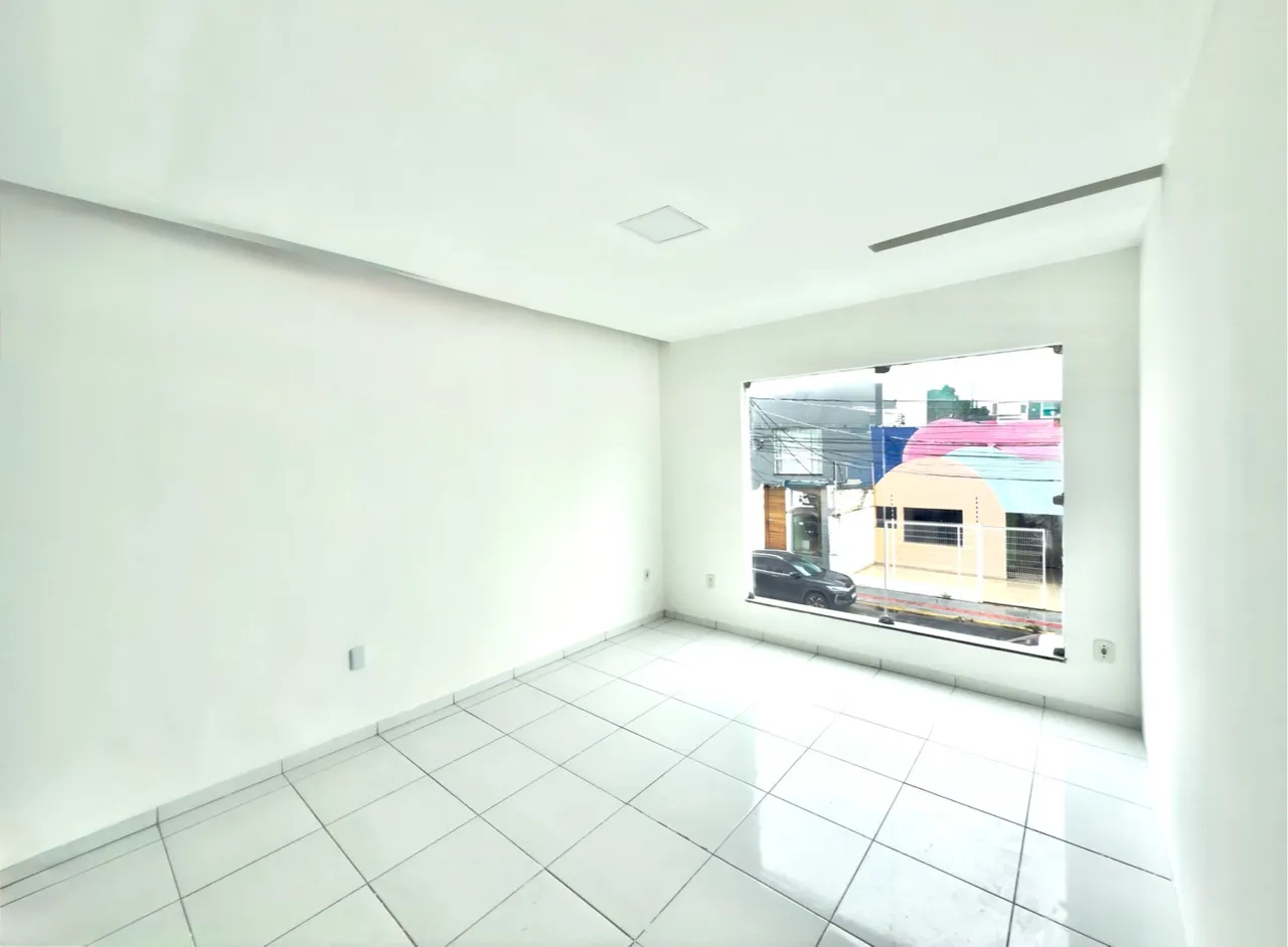 ALUGA-SE SALA COMERCIAL EM GALERIA NO SALGADO FILHO