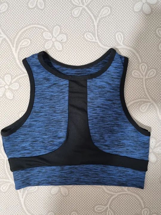 Top de Treino Azul com Detalhe em Mesh