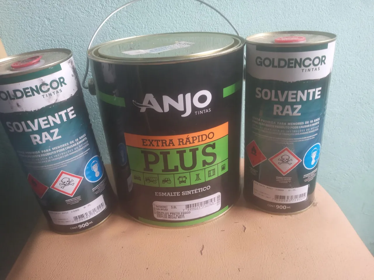 Tinta esmalte preto fosco e Solvente