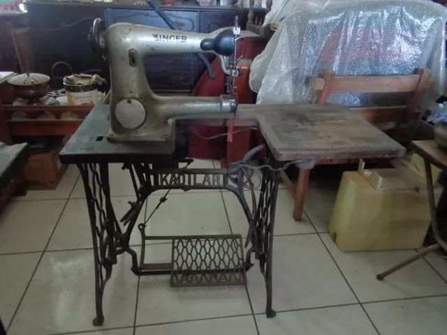 maquina sapateiro antiga funcionando ano de 1952