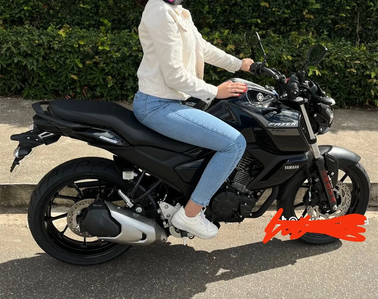 Vende-se moto fz15 preta 2024