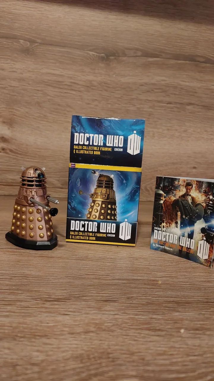 Dalek - Figura de Ação original com caixa e livro - Foto 2