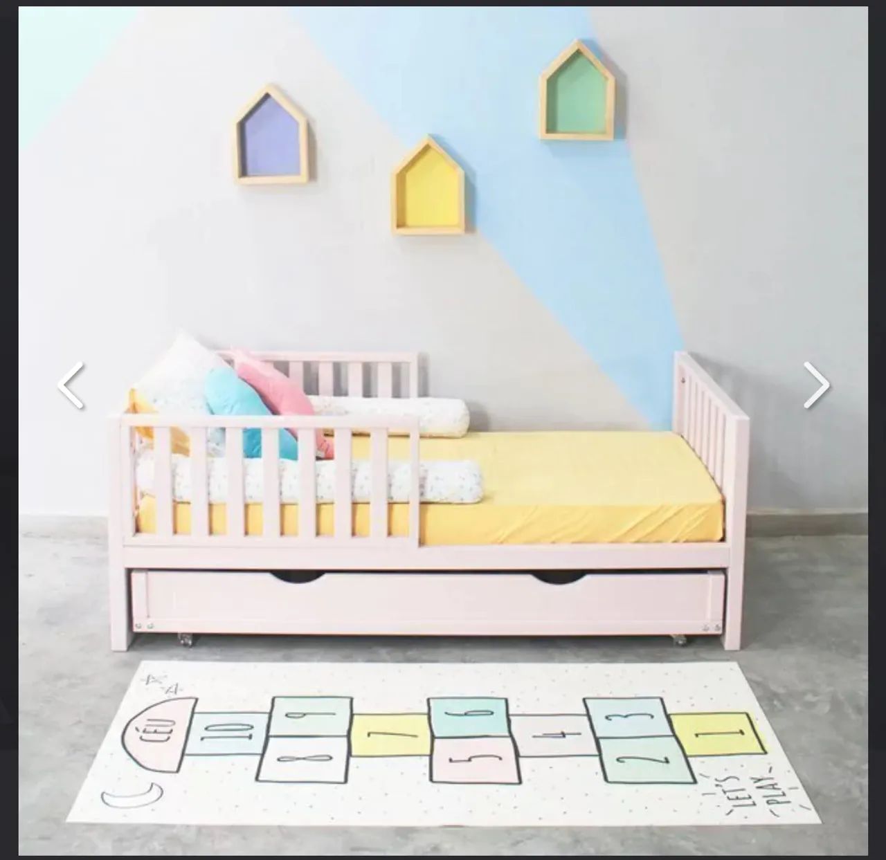 Cama de madeira maciça laqueada tamanho junior 