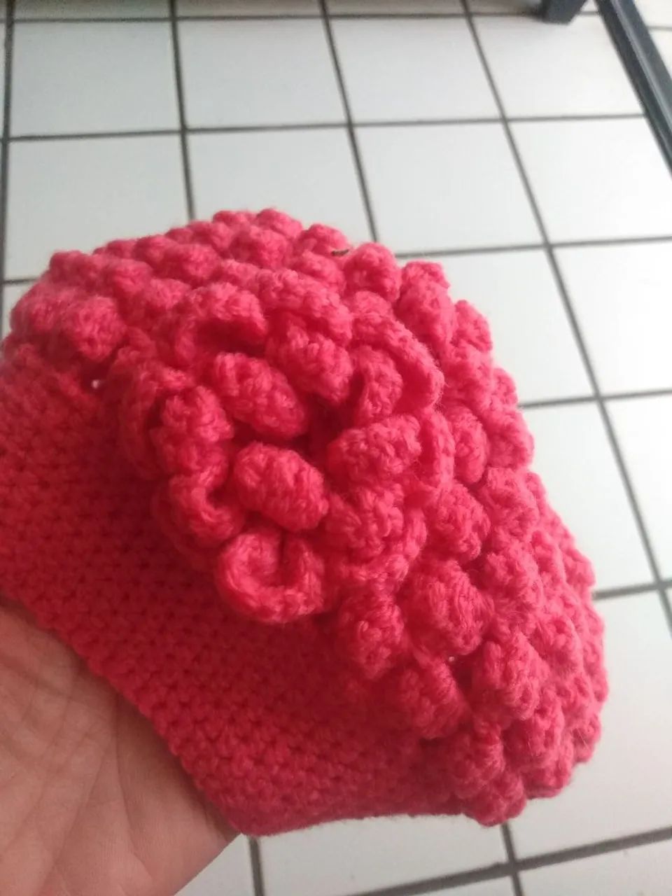 Touca de Crochê Rosa com Detalhes