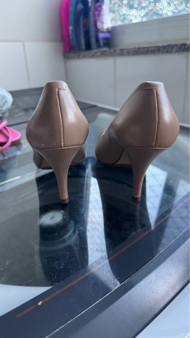 Sapatos de Salto Bege