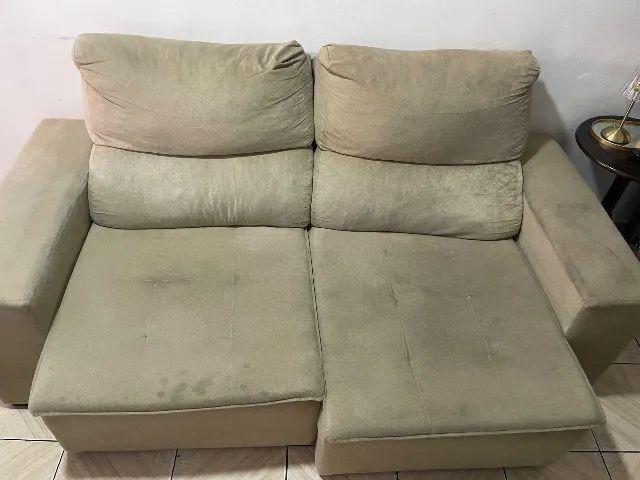 Sala de estar com sofá+ rack+ painel64418734879106121