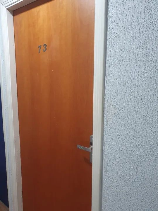 VENDE-SE SALA COMERCIAL MOBILIADA