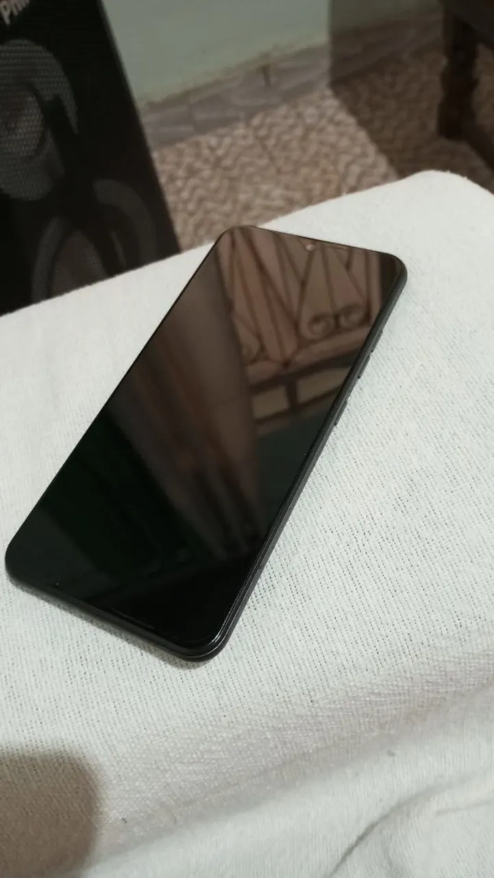 Smartphone Preto - Tela Grande