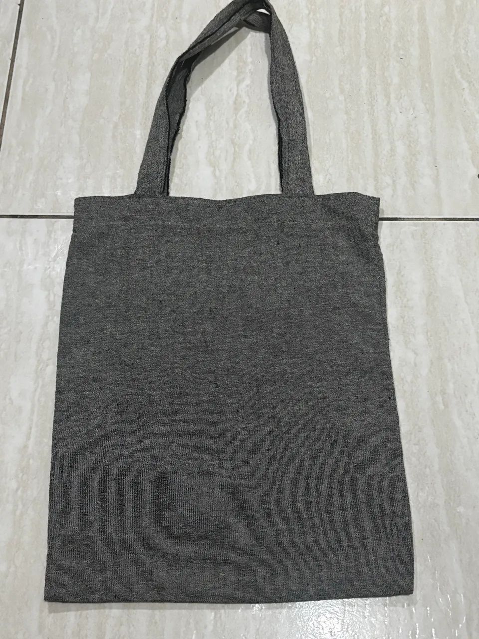 Ecobag cinza da Aramis sustentável