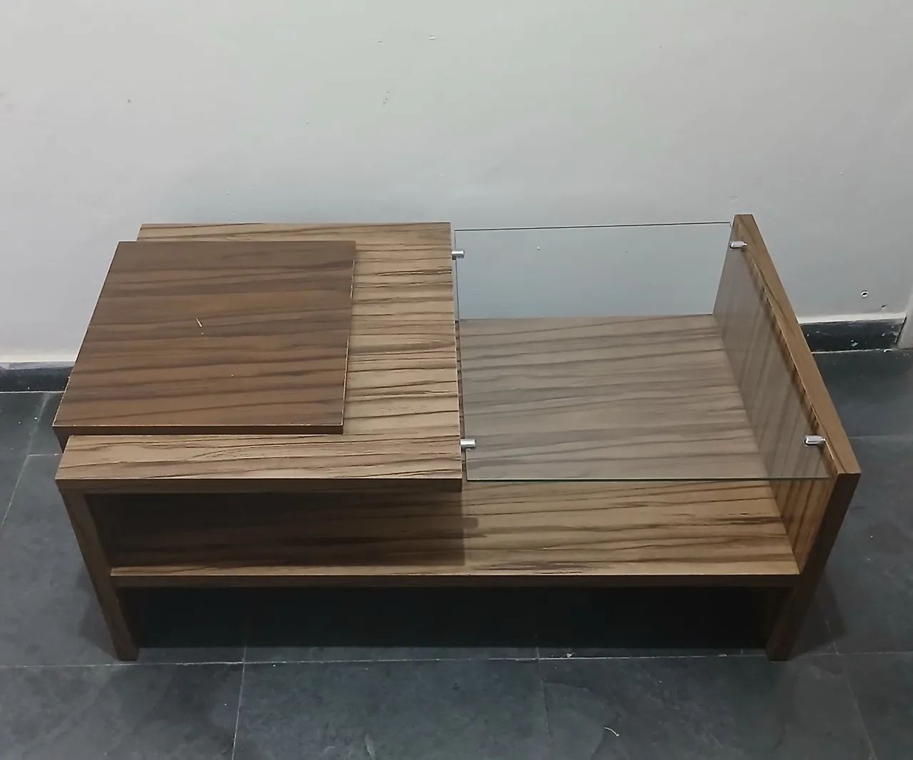 MESA DE CENTRO RETANGULAR COM TAMPO DE VIDRO 