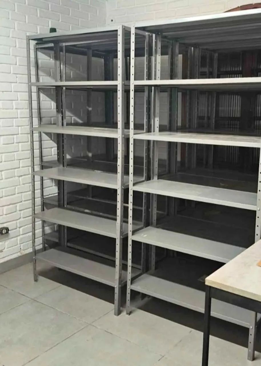 Prateleiras seminovas 