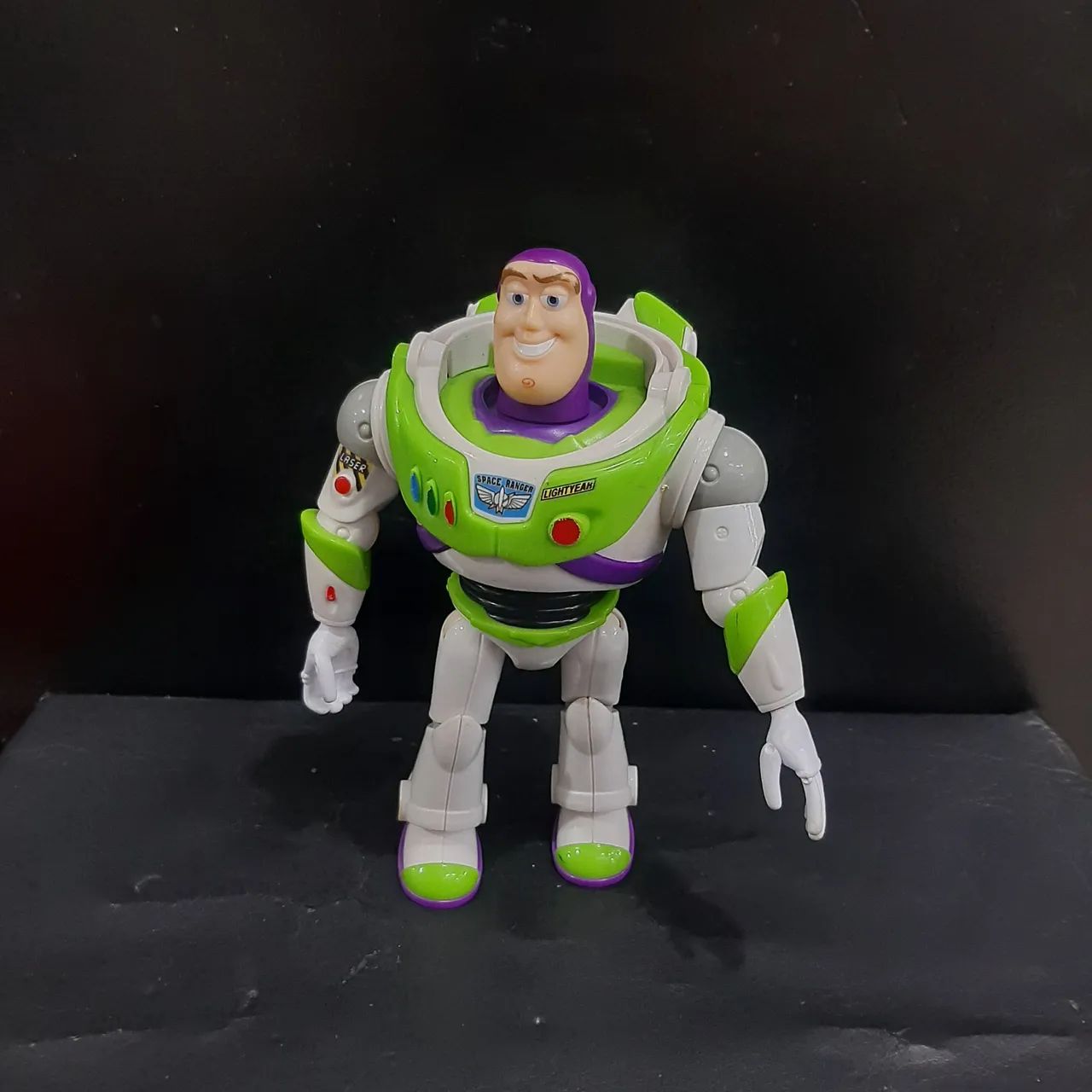Buzz Lightyear (está com alguns amarelados) - Foto 3