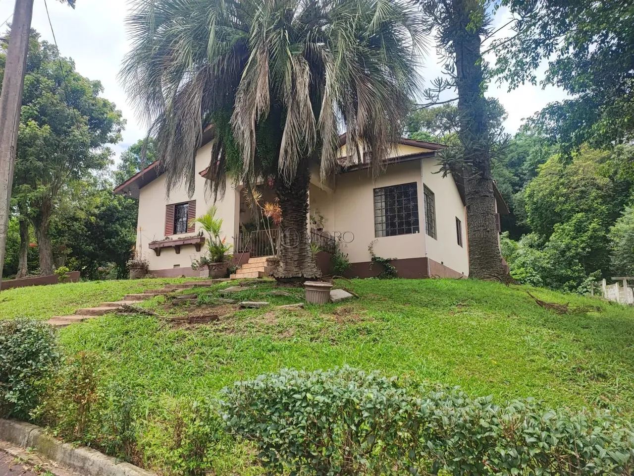 CASA com 5 dormitórios à venda com 300m² no bairro Tingui - CURITIBA / PR