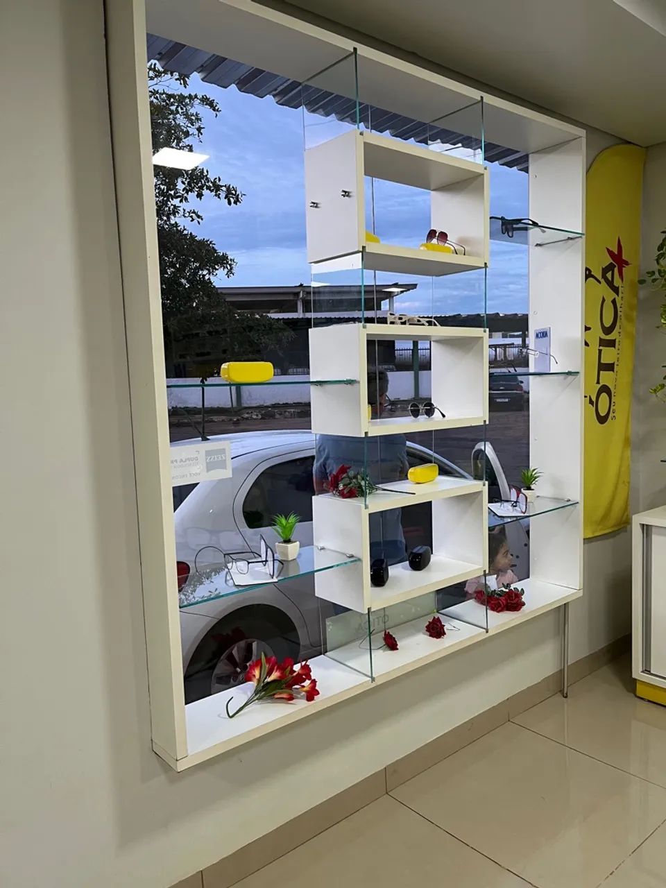Vitrine Ótica em ótimo estado - Foto 2