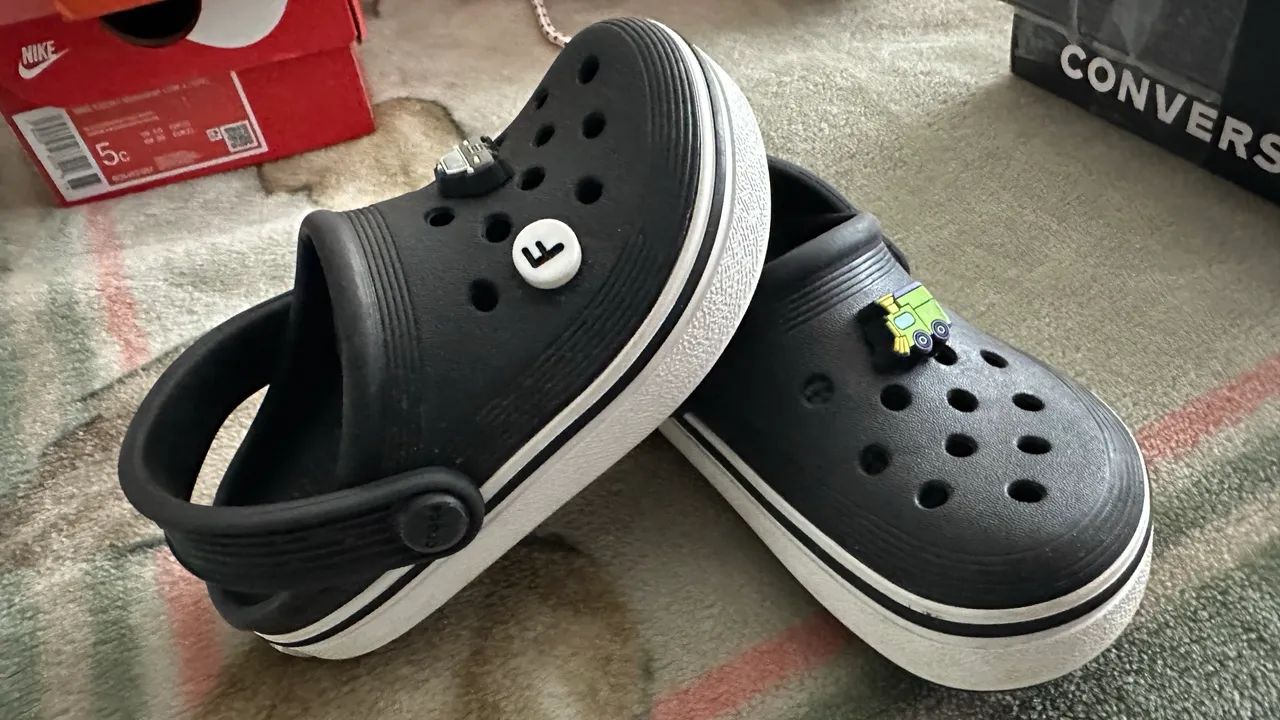 CROCS INFANTIL C8 c/ Jibbitz - Foto 2