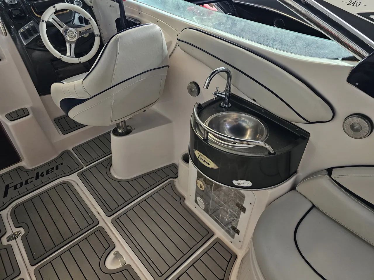 LANCHA FIBRAFORT FOCKER 215 ANO 2010 - Foto 12