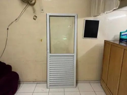 Porta de Alumínio com Vidro 