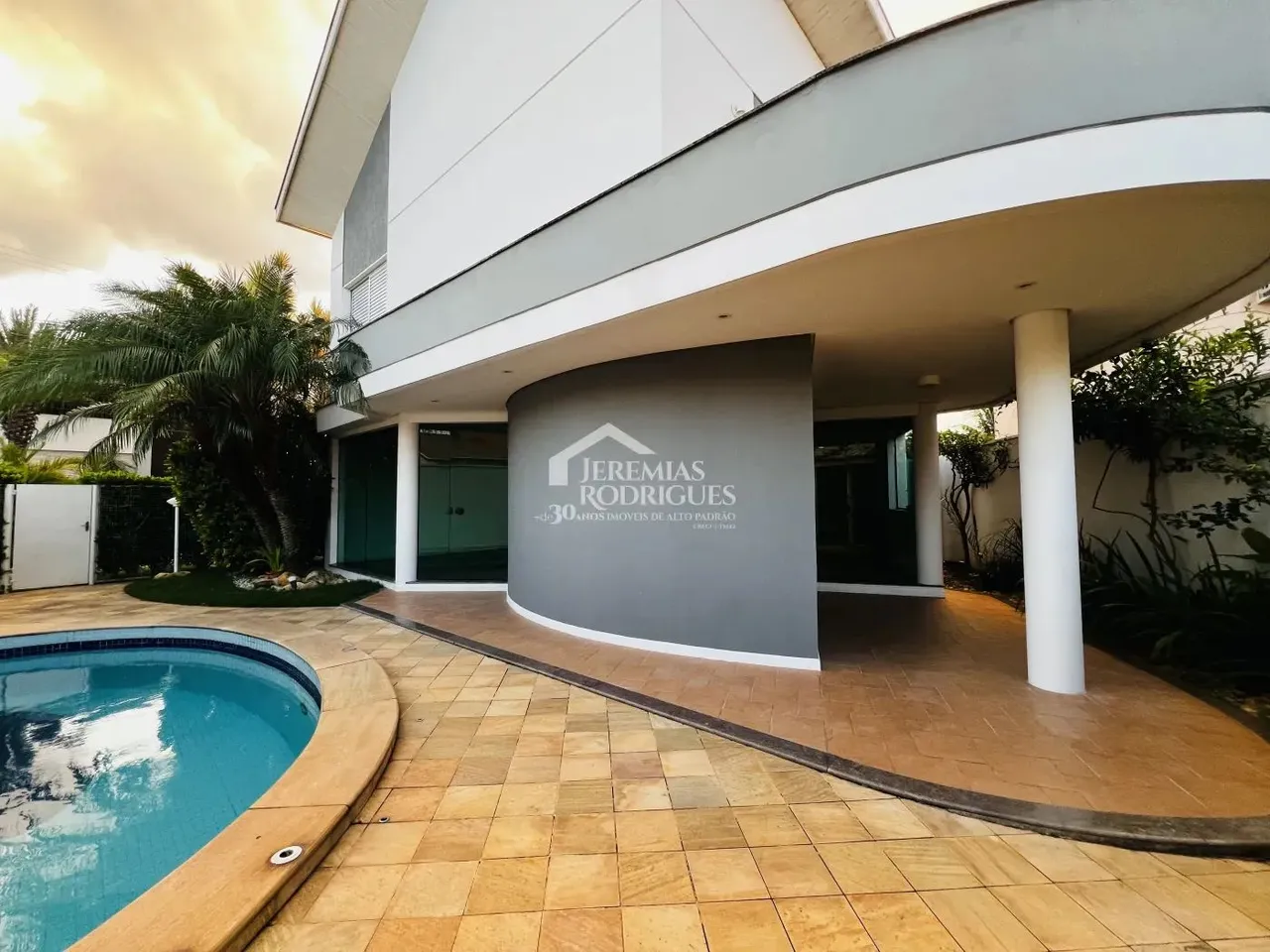 Casa para venda e locação com 4 suítes no Condomínio Taubaté Village em Taubaté/SP