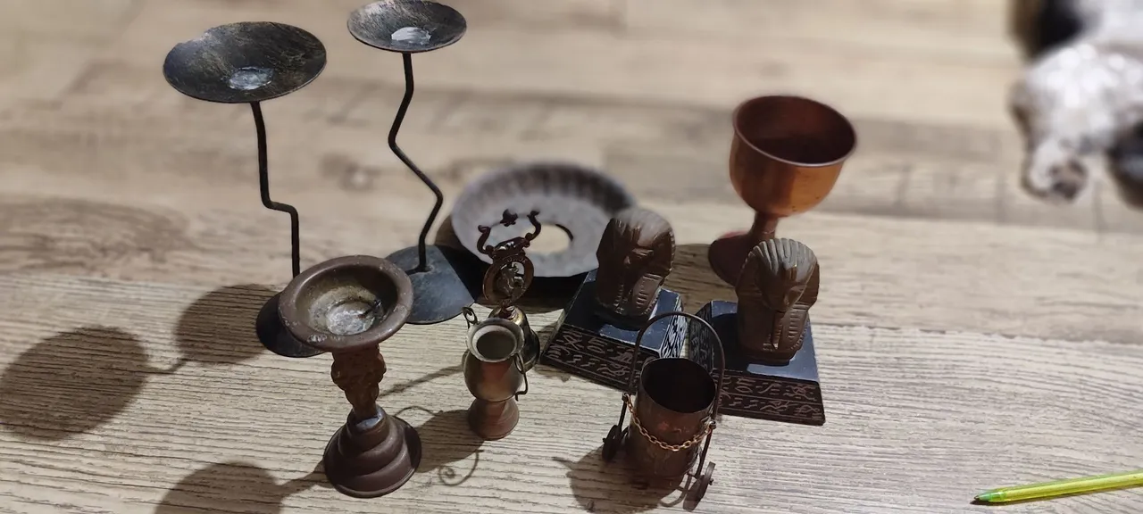 Conjunto de Objetos Decorativos em Metal
