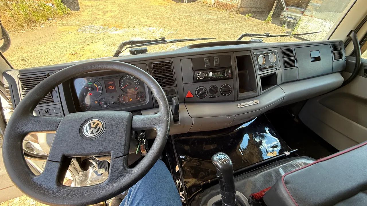 Volkswagen Constellation 24-320 ano 2011  - Foto 7