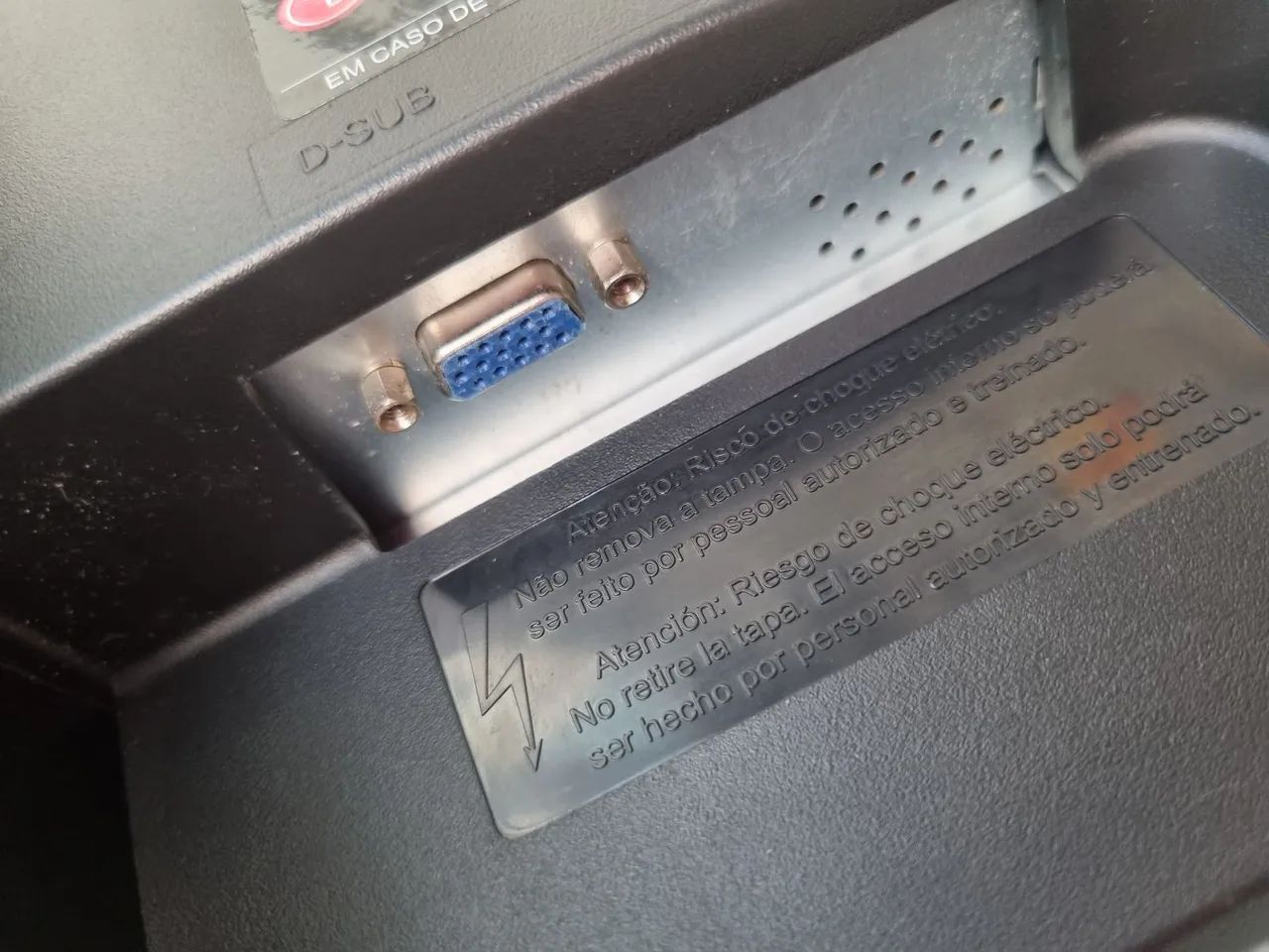 Monitor LG E1941 19 Polegadas com Base Giratória e Regulagem de Altura  - Foto 4