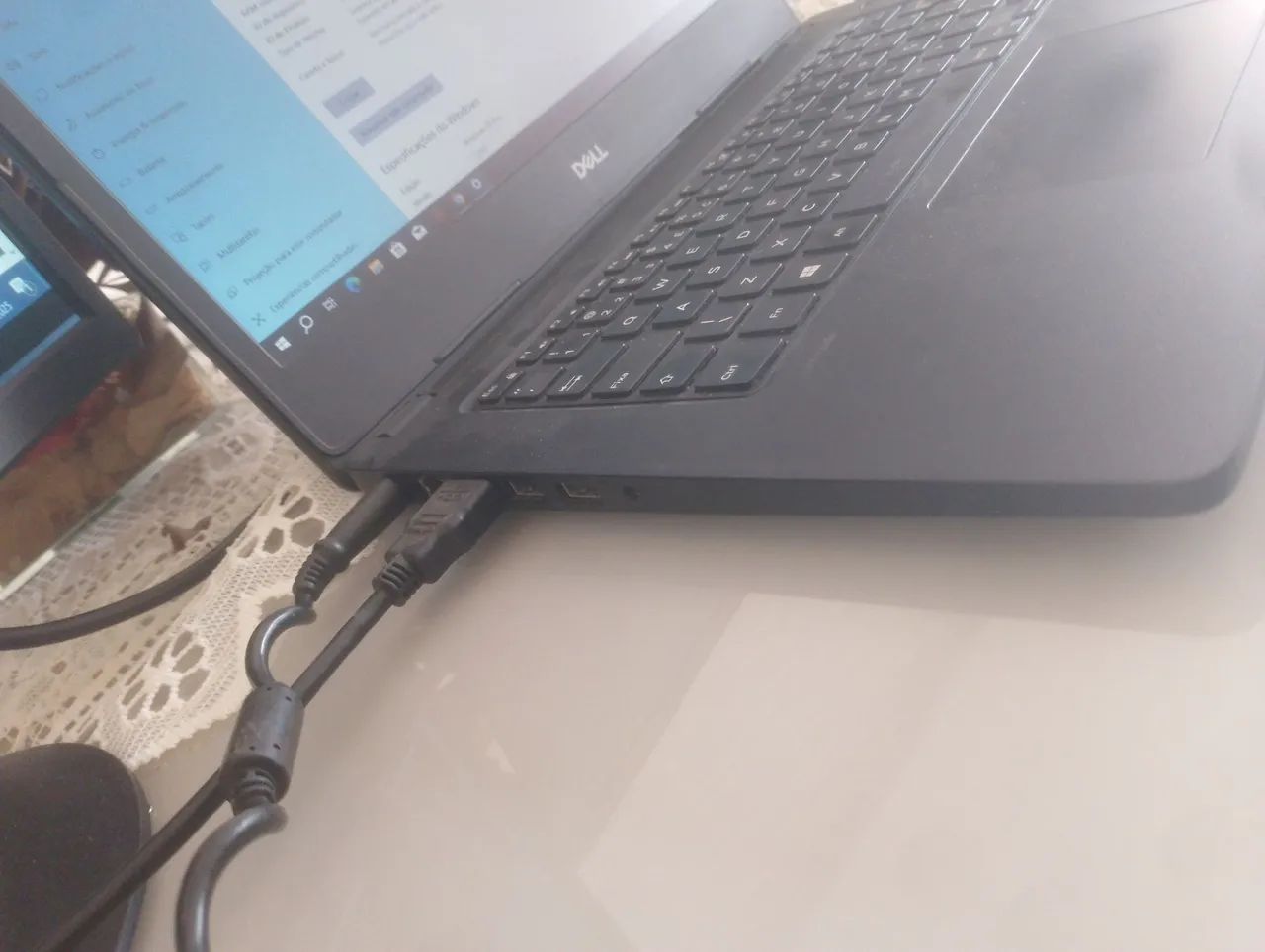 notebook Dell com dois monitores  extendidos para melhorar seu desempenho no trabalho - Foto 4