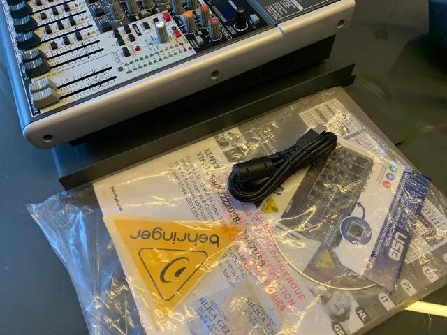 Behringer Xenyx 1622 FX/USB Mixing Console64595546530435123