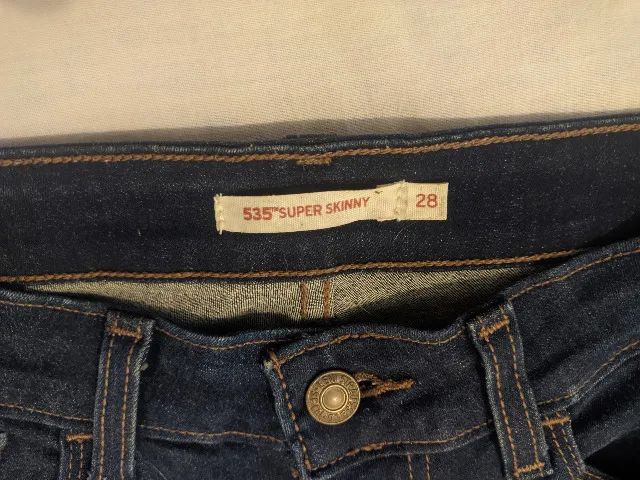 Calça jeans Levis cor preta feminina número 38 (Nova) - Foto 3