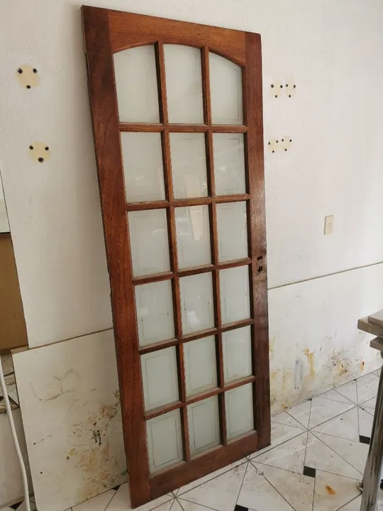 Porta de madeira com vidro