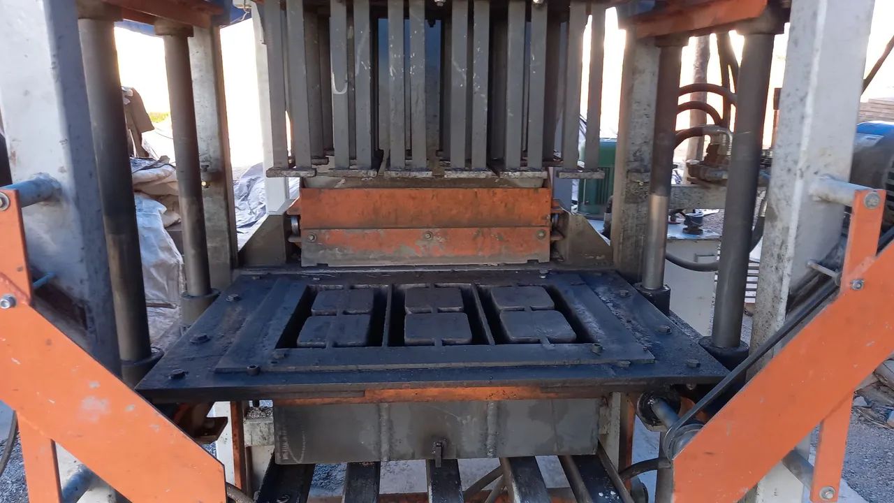 Máquina de Blocos  - Usada em perfeito estado - Foto 3