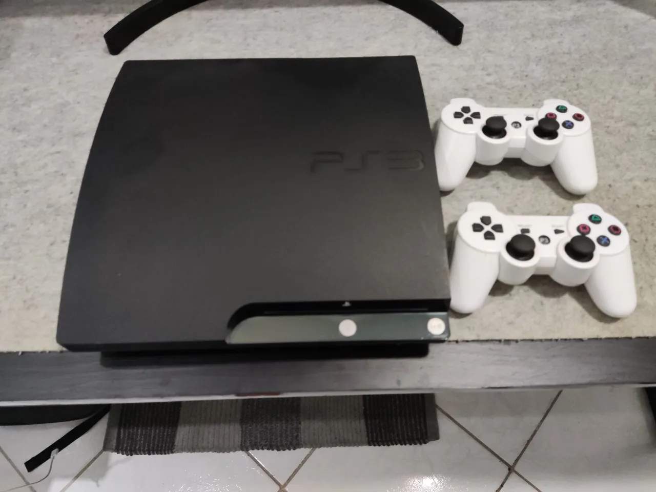 PlayStation 3 (PS3) Desbloqueado com 2 Controles SSD 1TB